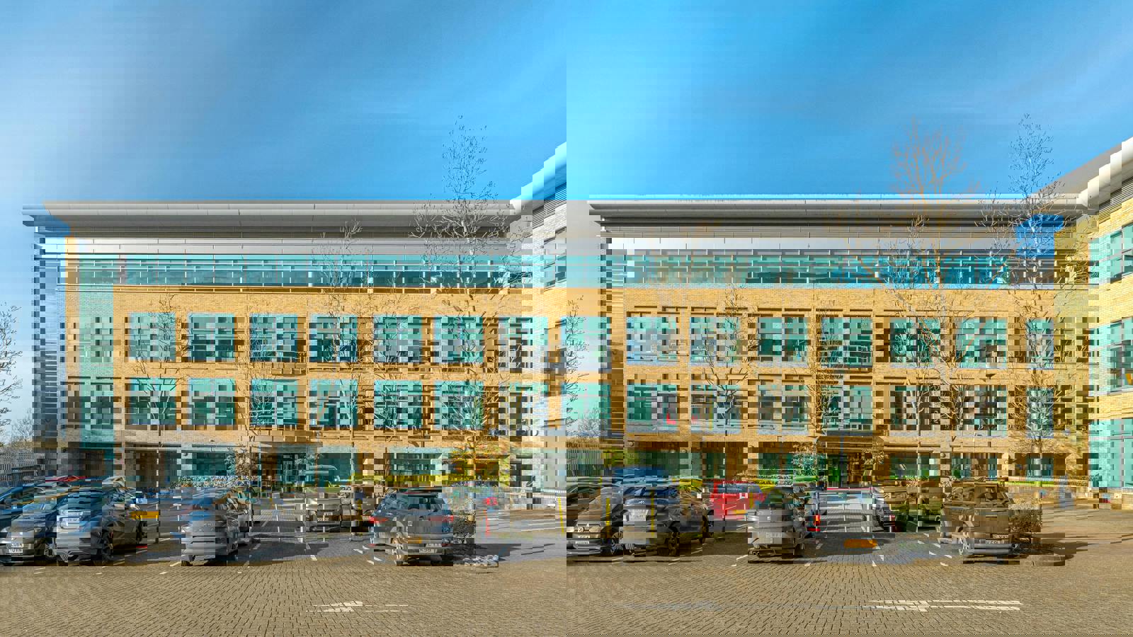 Altius Exterior  Sunny 7