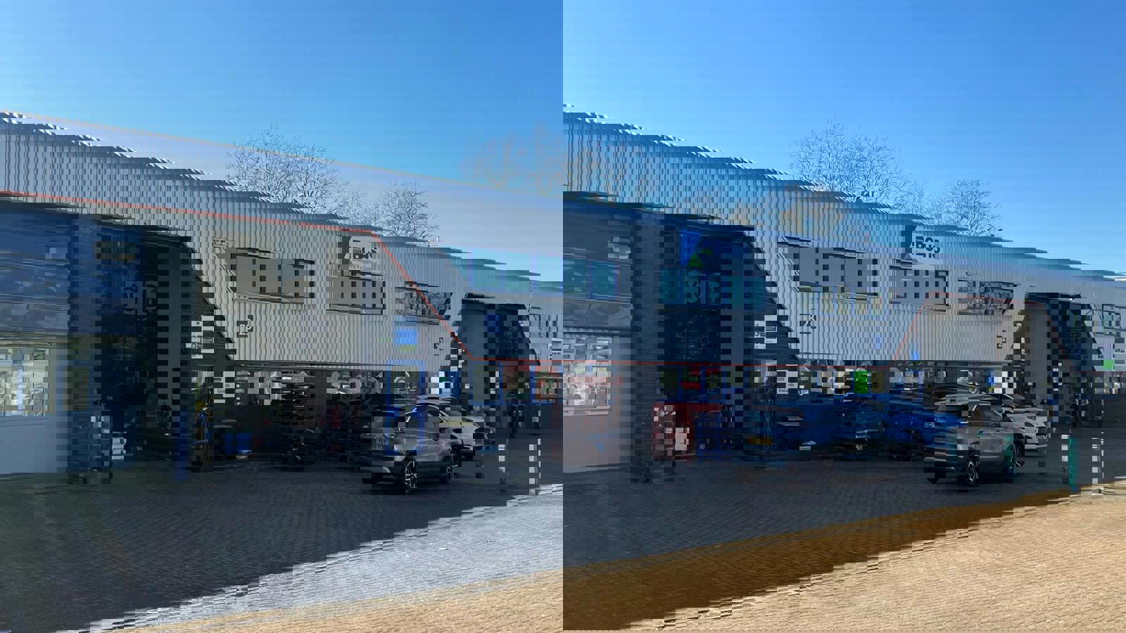 22  23 White Lodge front