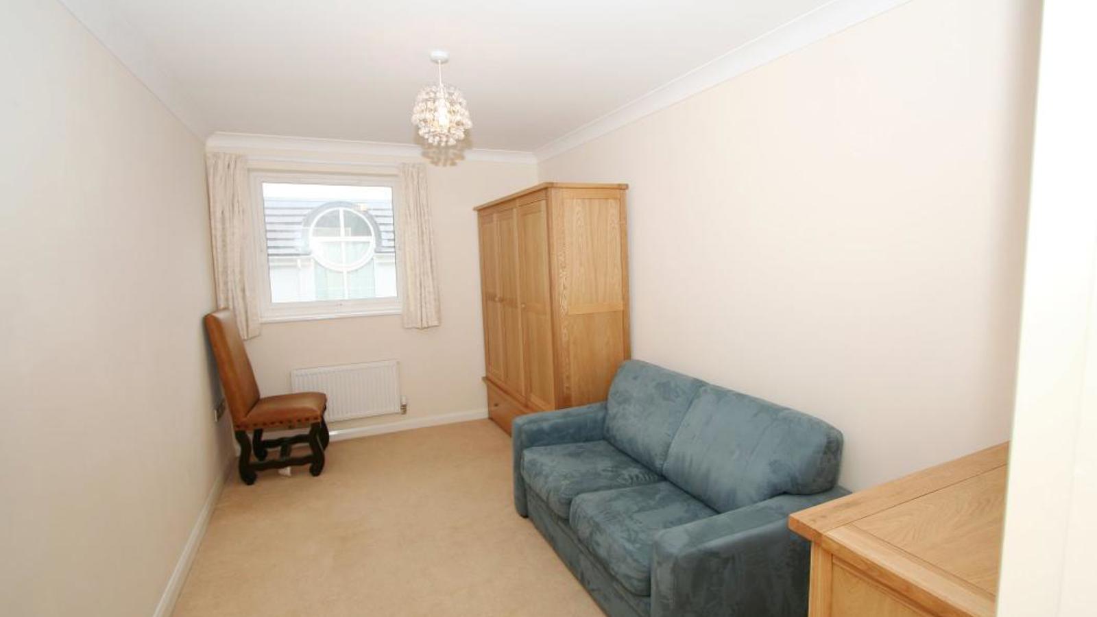 Guest Bedroom.jpg Guest Bedroom