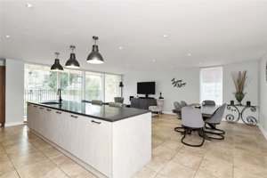 Cambridgeshire, CB2 8BZ picture 3