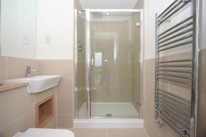 Ensuite Shower Room1.jpg