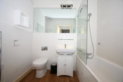 Bathroom1.jpg