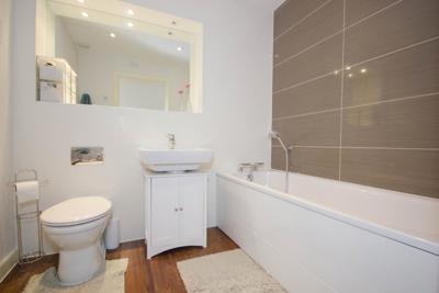 Bathroom1.jpg