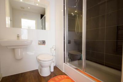 Ensuite1.jpg