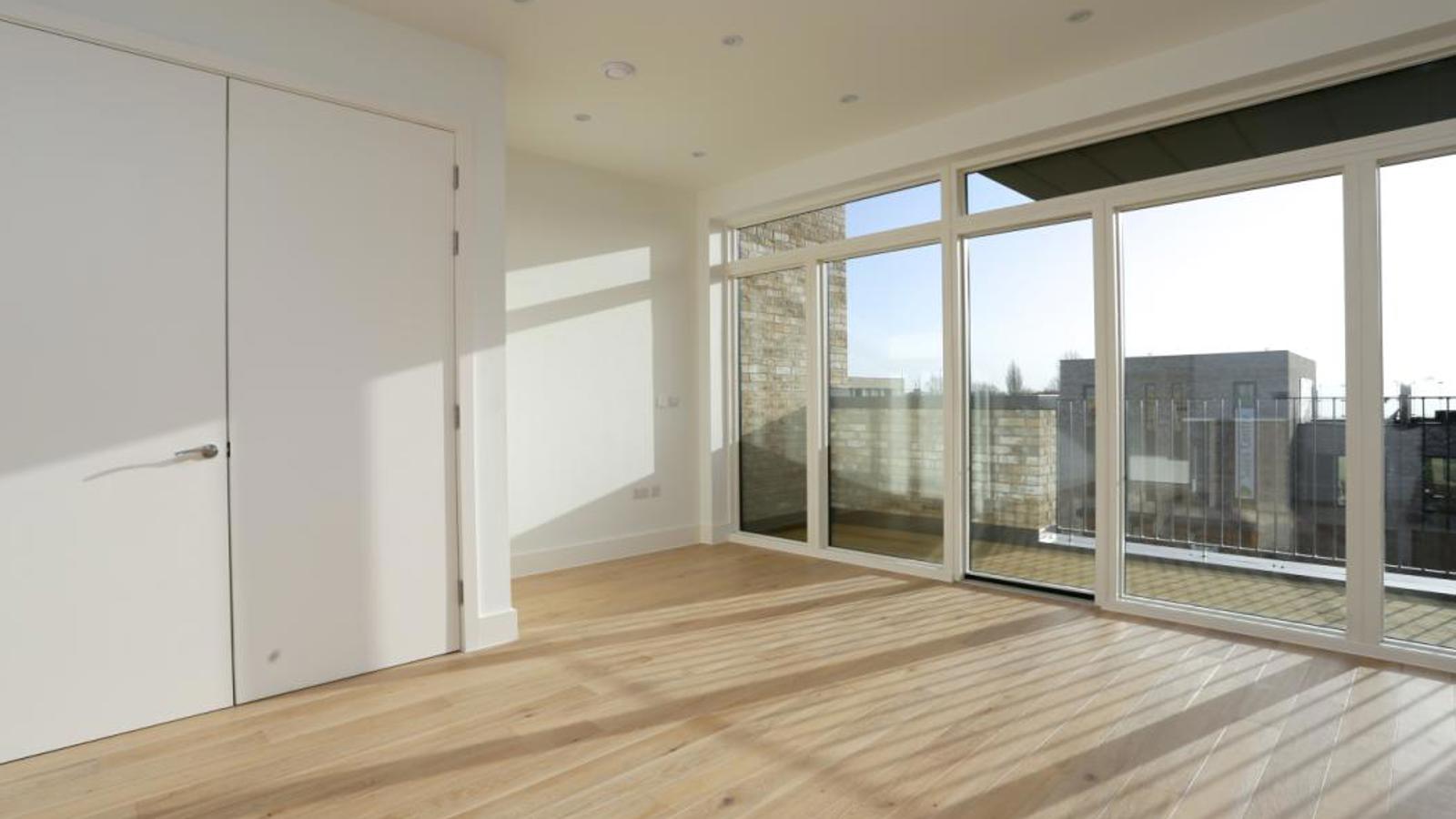 Dining/Sitting Roon1.jpg