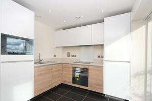 Hackett House, Glebe Farm Drive picture 3