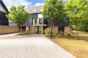 Royal Way, Trumpington picture 1