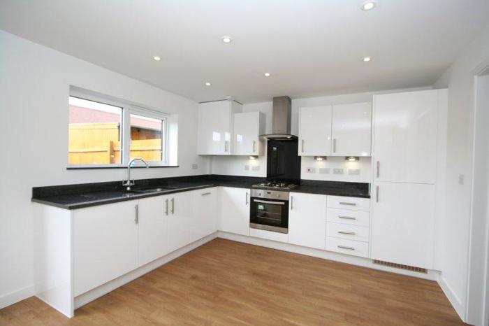 Kitchen1.jpg