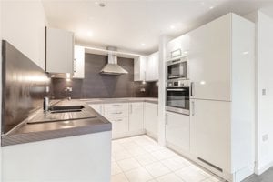 Cambridge, CB2 0NT picture 3