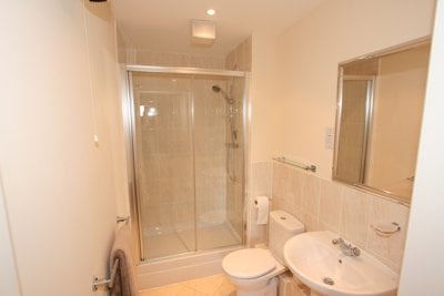Ensuite1.jpg