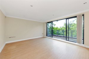 Churchill Court, 41 Madingley Road picture 4