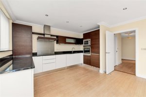 Churchill Court, 41 Madingley Road picture 5