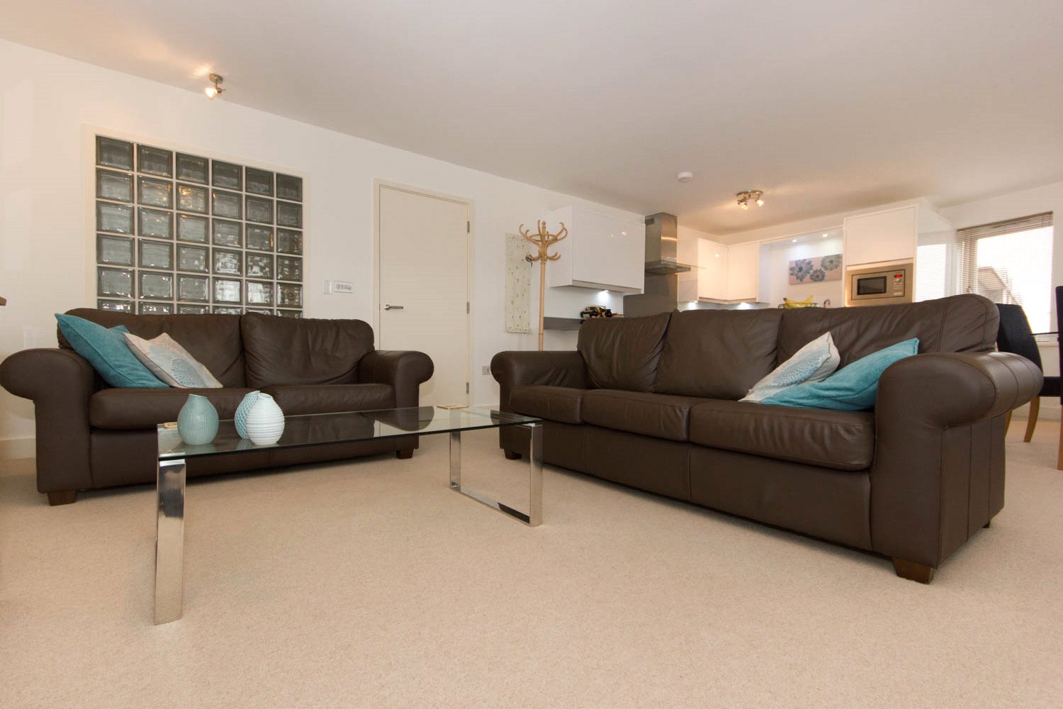 Lounge1.jpg