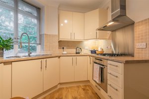 Manor Court, Cambridge picture 6