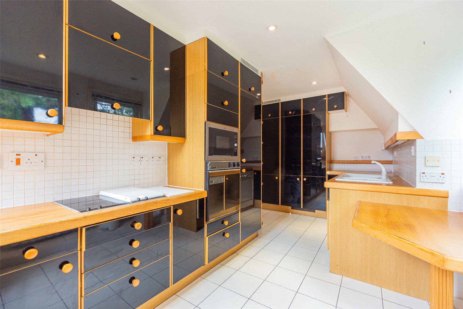 Redwood Lodge, Grange Road picture 5
