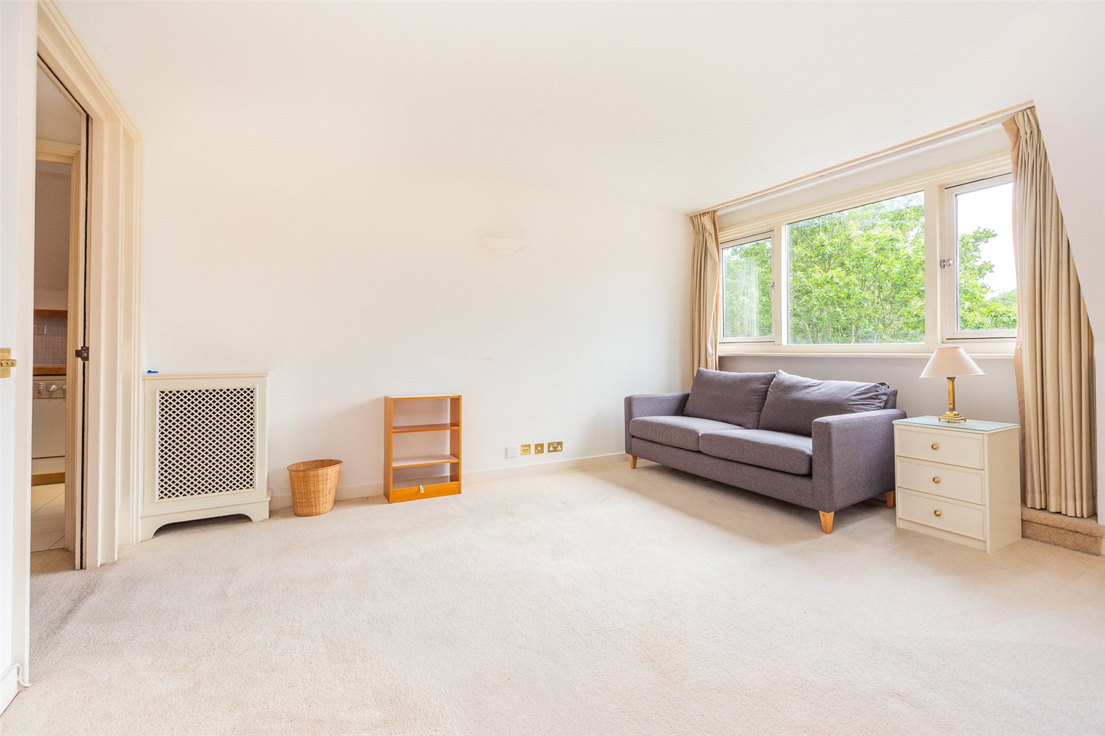 Redwood Lodge, Grange Road picture 4