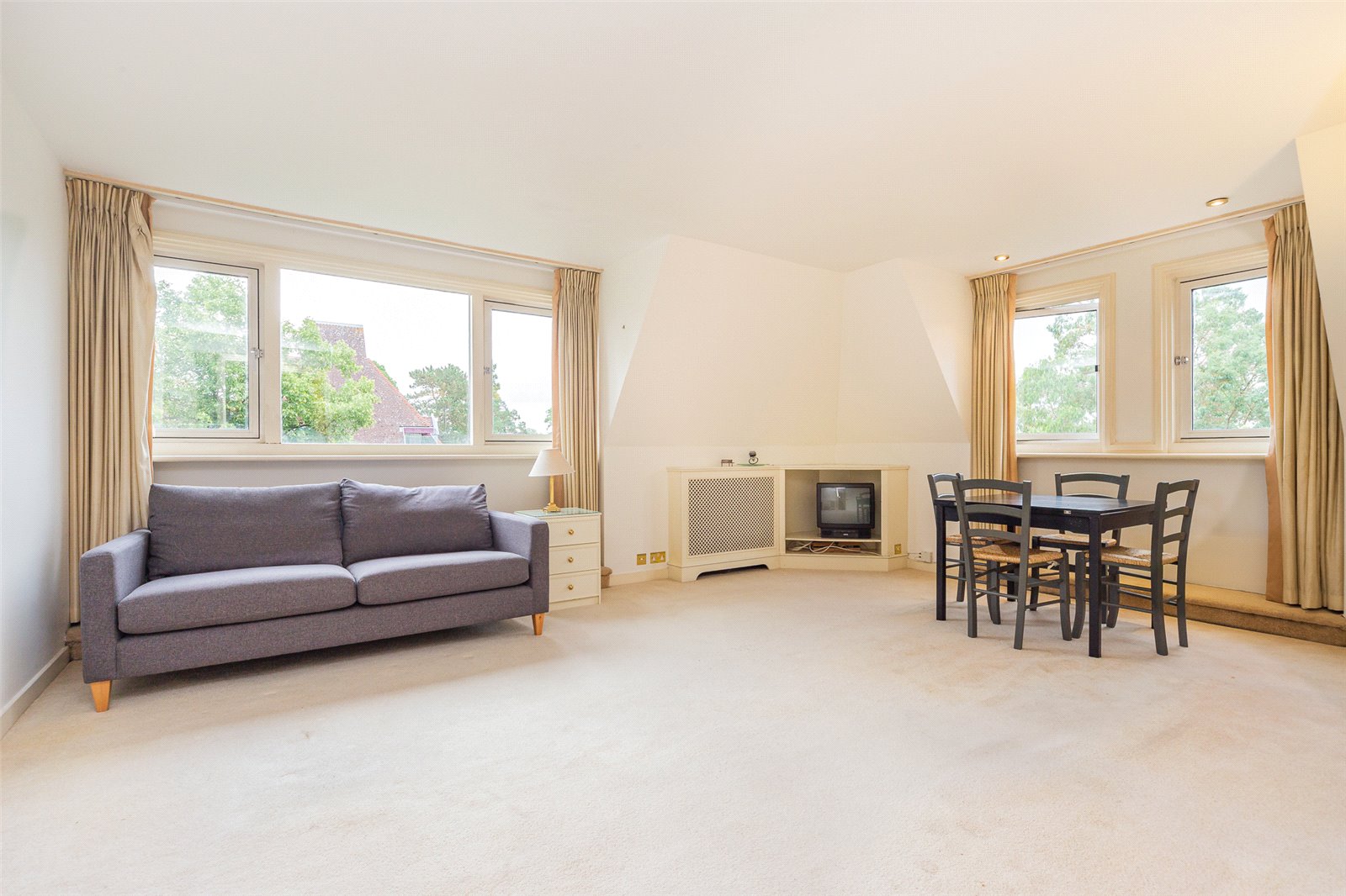 Redwood Lodge, Grange Road picture 2