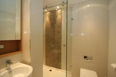 Bathroom1.jpg