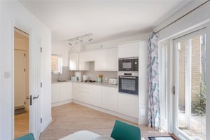 Cambridgeshire, CB5 8AW picture 5