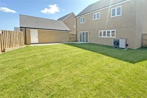 Suffolk, IP19 8FG picture 3