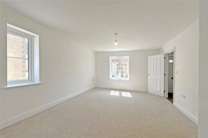 Suffolk, IP19 8FG picture 6