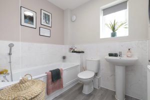 Suffolk, IP19 8TP picture 4