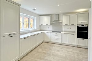 Suffolk, IP19 8TP picture 2