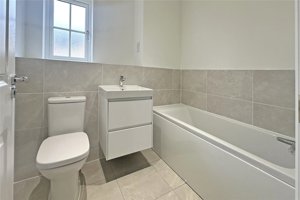 Suffolk, IP19 8TP picture 4