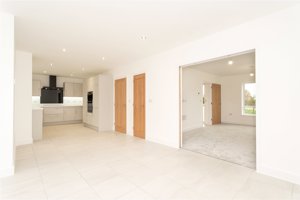 Brooke Meadow Way, Poringland picture 3