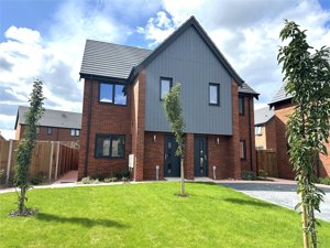 Brooke Meadow Way, Poringland picture 1