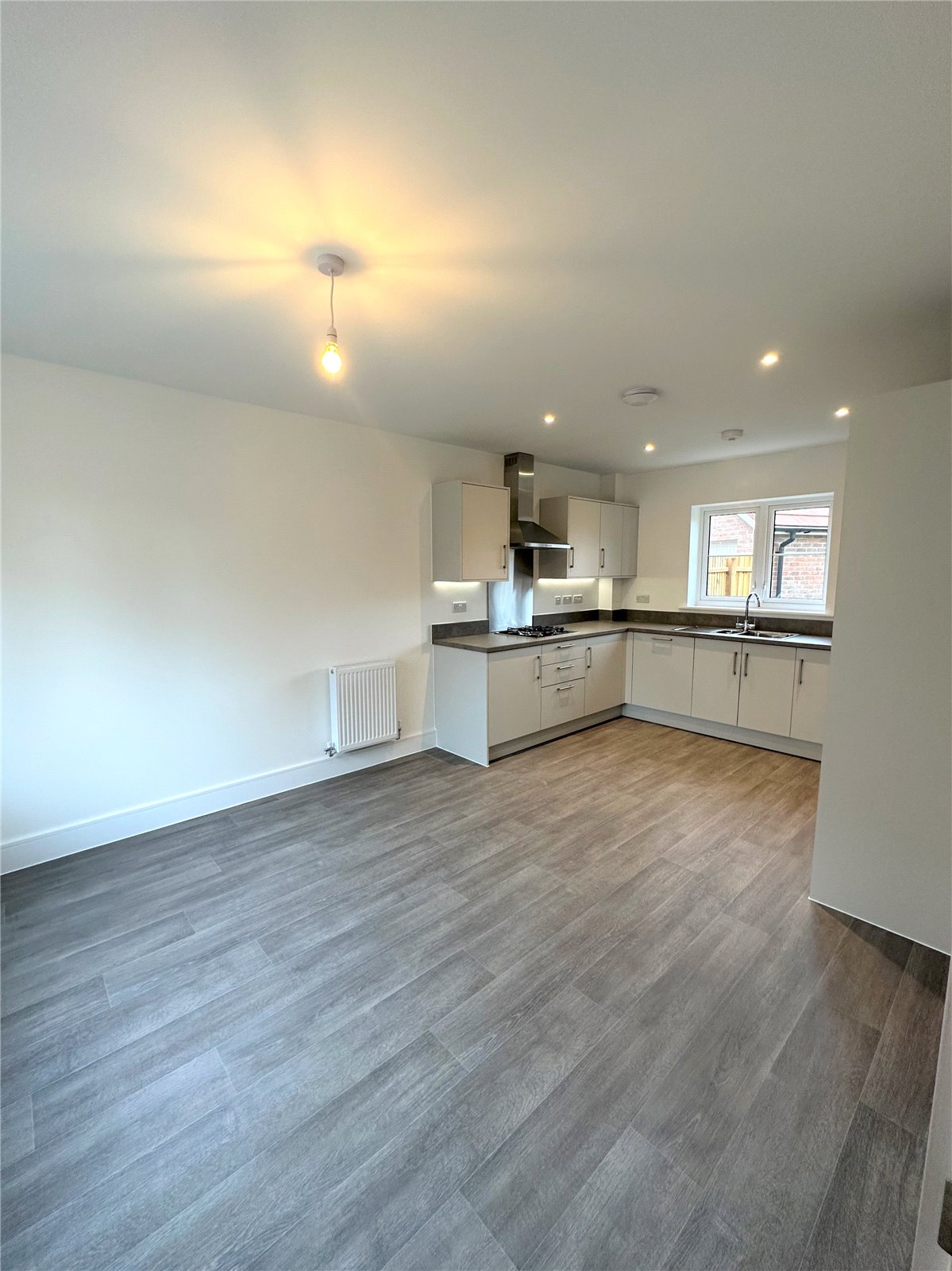 White House Park, Buckenham Road picture 3