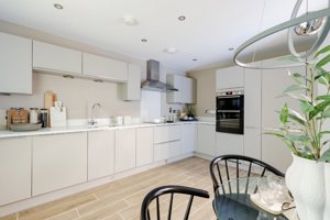 Holt, NR25 6EW picture 2