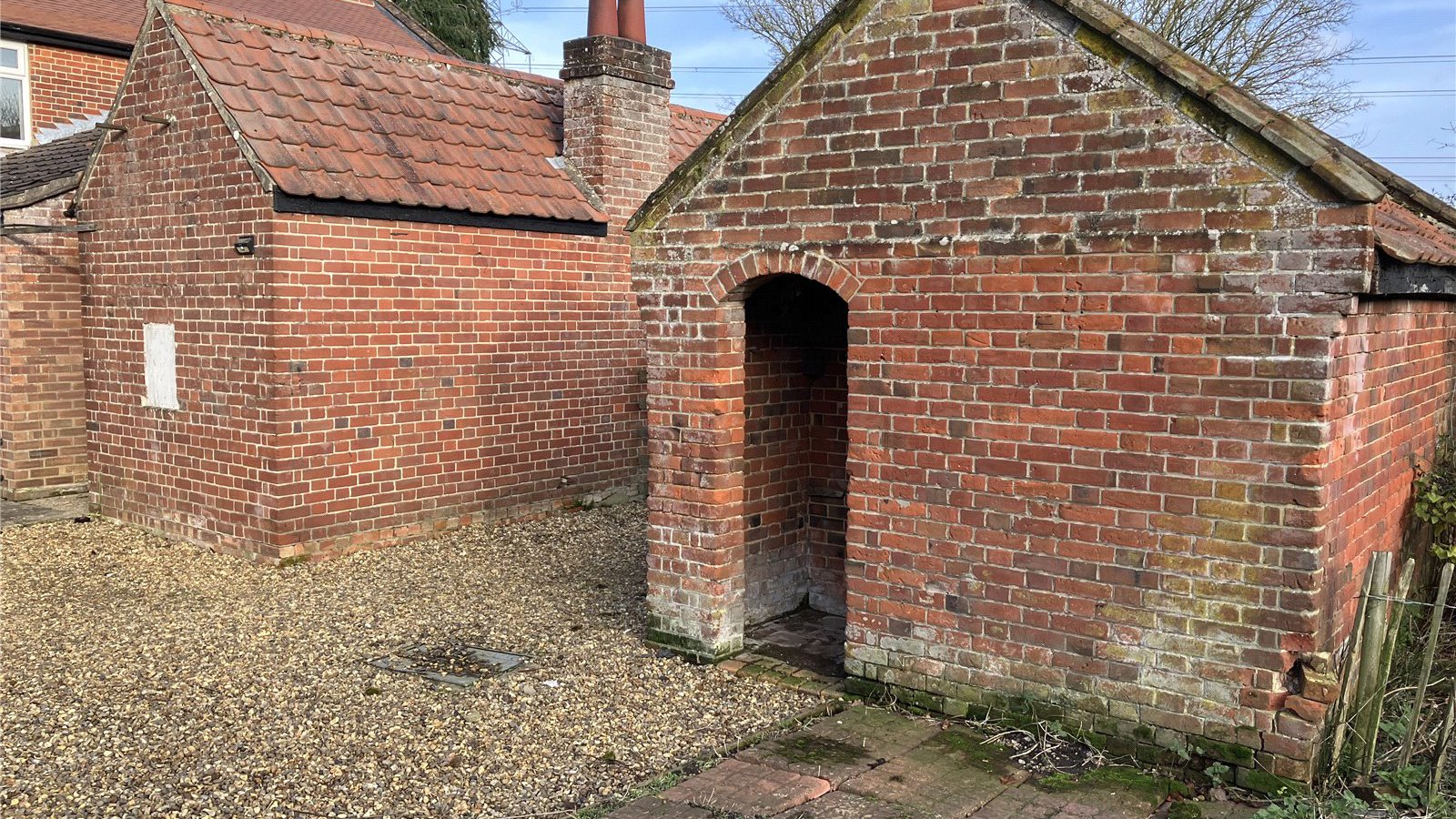 Outbuilding.jpg Outbuilding
