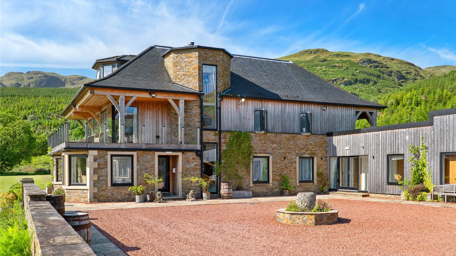 Lodge Courtyard.jpg Lodge Courtyard
