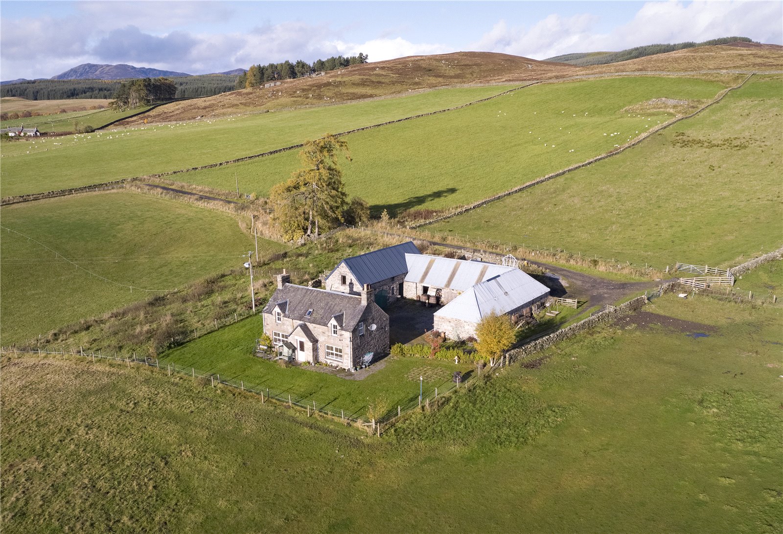 Tomnauld Farmhouse, Pitlochry picture 1