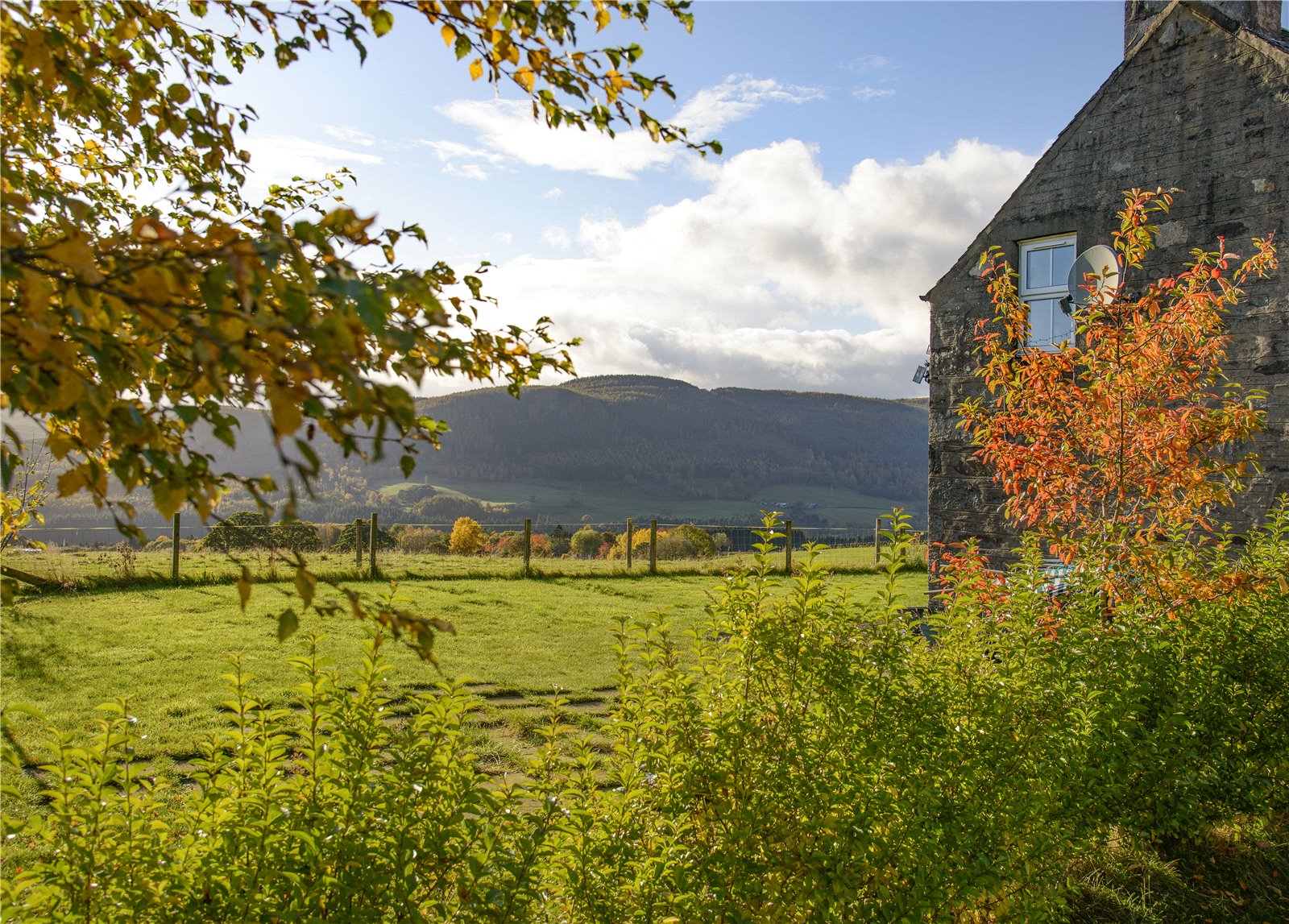 Tomnauld Farmhouse, Pitlochry picture 4