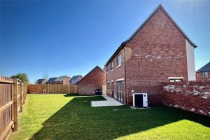 Muncey Grove, Bassingbourn picture 1