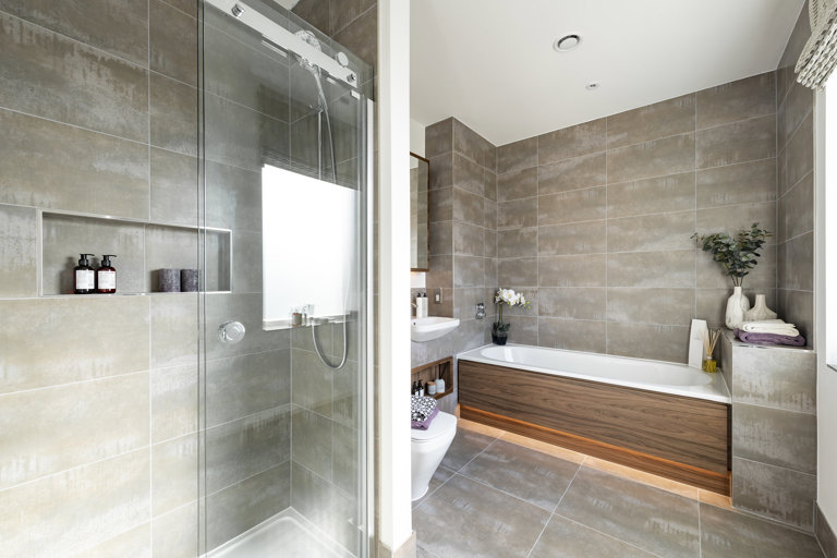 The Avenue - 4 bed show home - bathroom.jpg