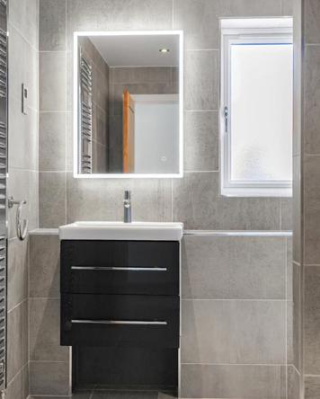 Image of plot 5 harlington bathroom