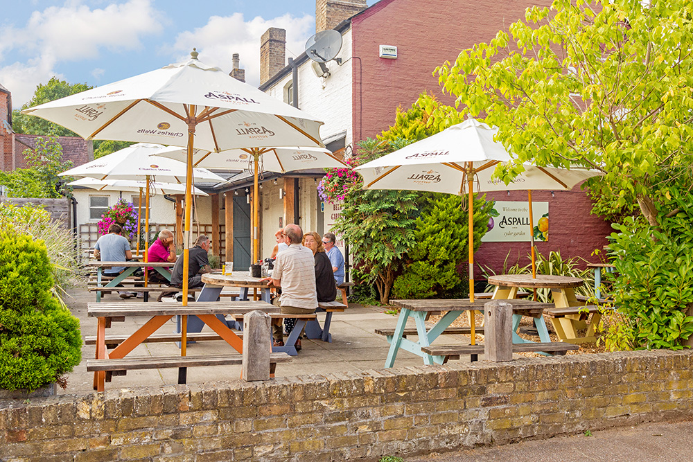 Welcome to The Red Bull: A Local's Guide to Newnham's Best Pub